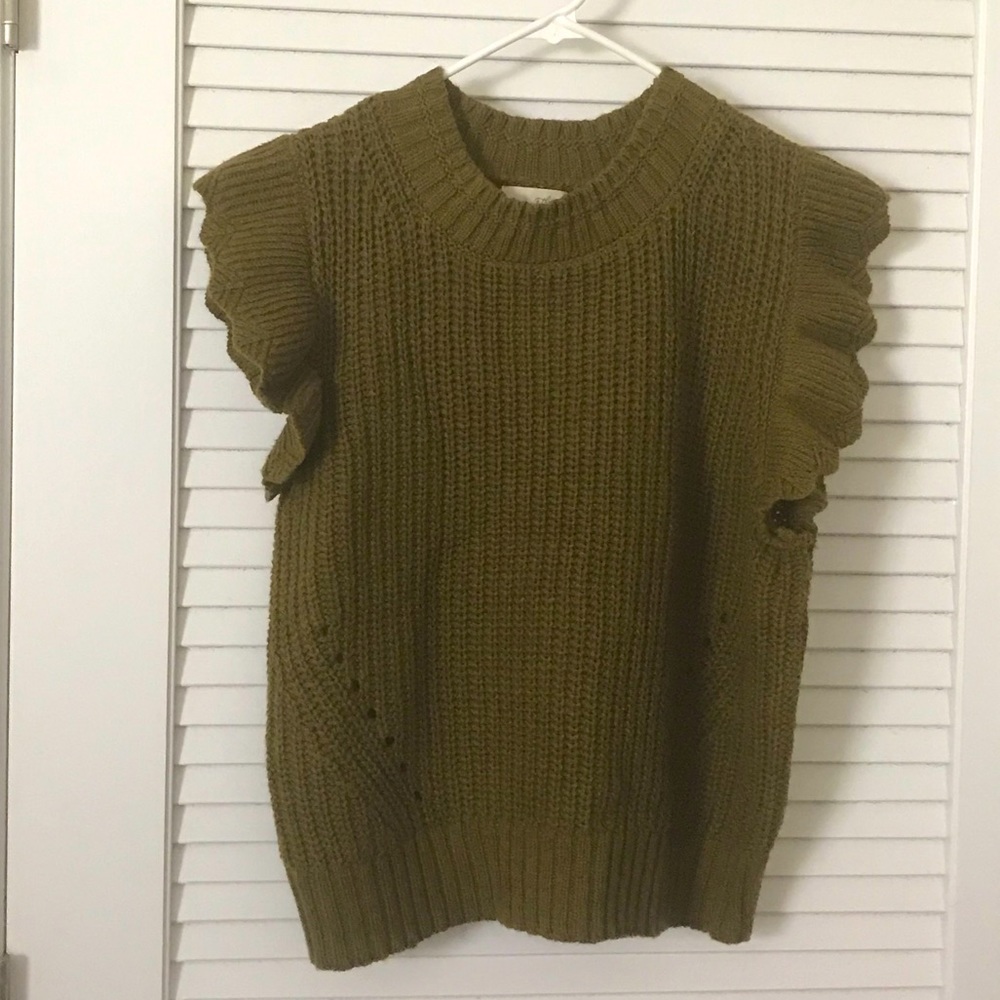New with tags Women’s XXL Universal Thread sweater vest in olive green color